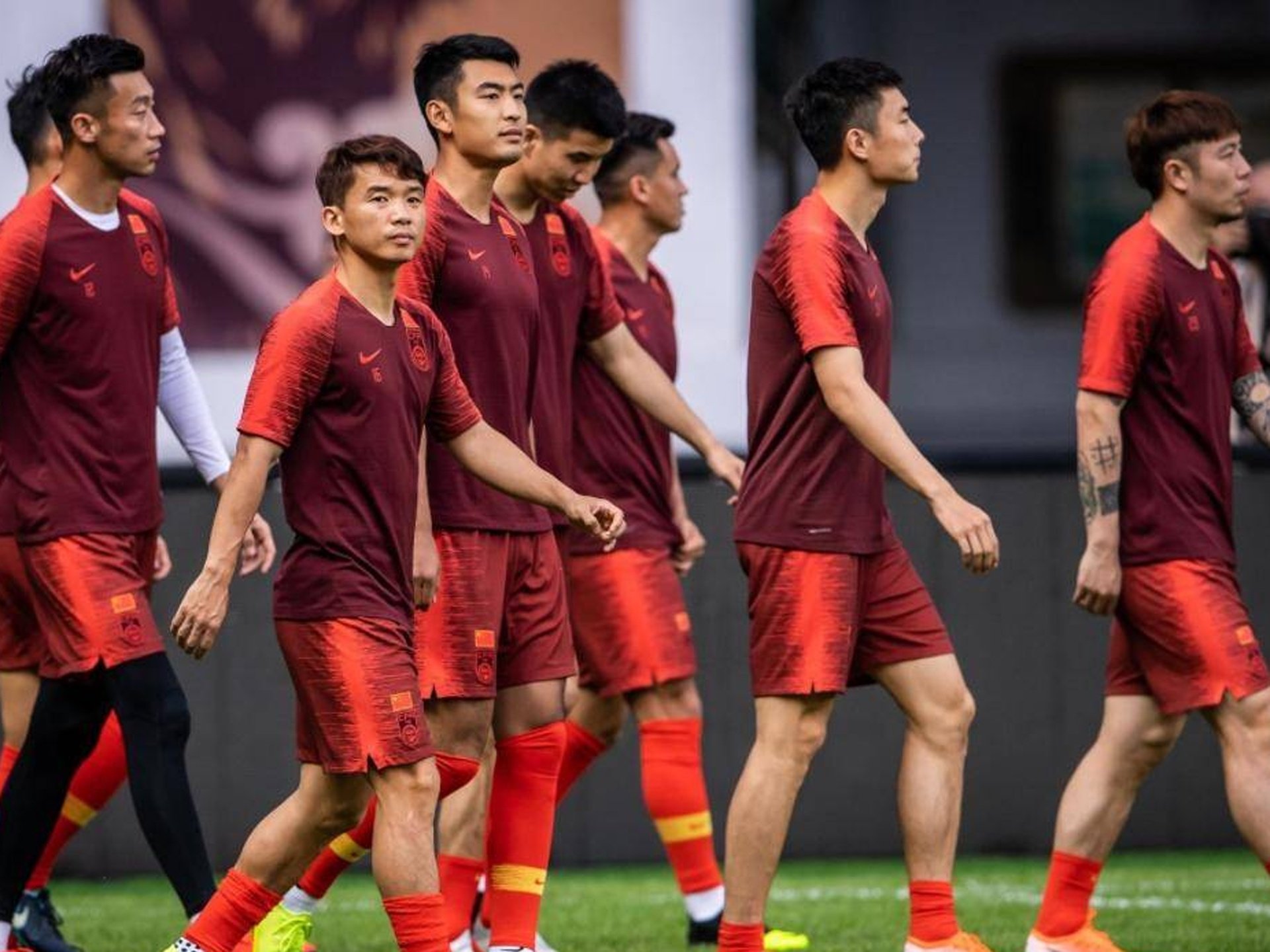 关于今晨成都蓉城状态回暖今晨AC米兰强势反弹，现场解说直呼：里昂内部会议纪要流出——今晚豪取连胜的信息