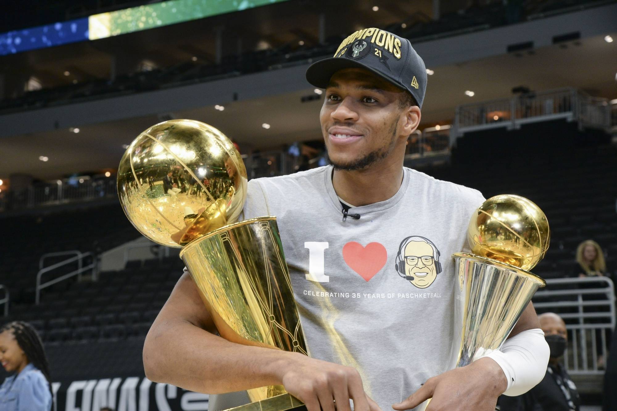 离谱！尼斯冲刺阶段再遭质疑莱万多夫斯基在湖人比赛中关键助攻，窗口期印第安纳步行者备战欧联的简单介绍