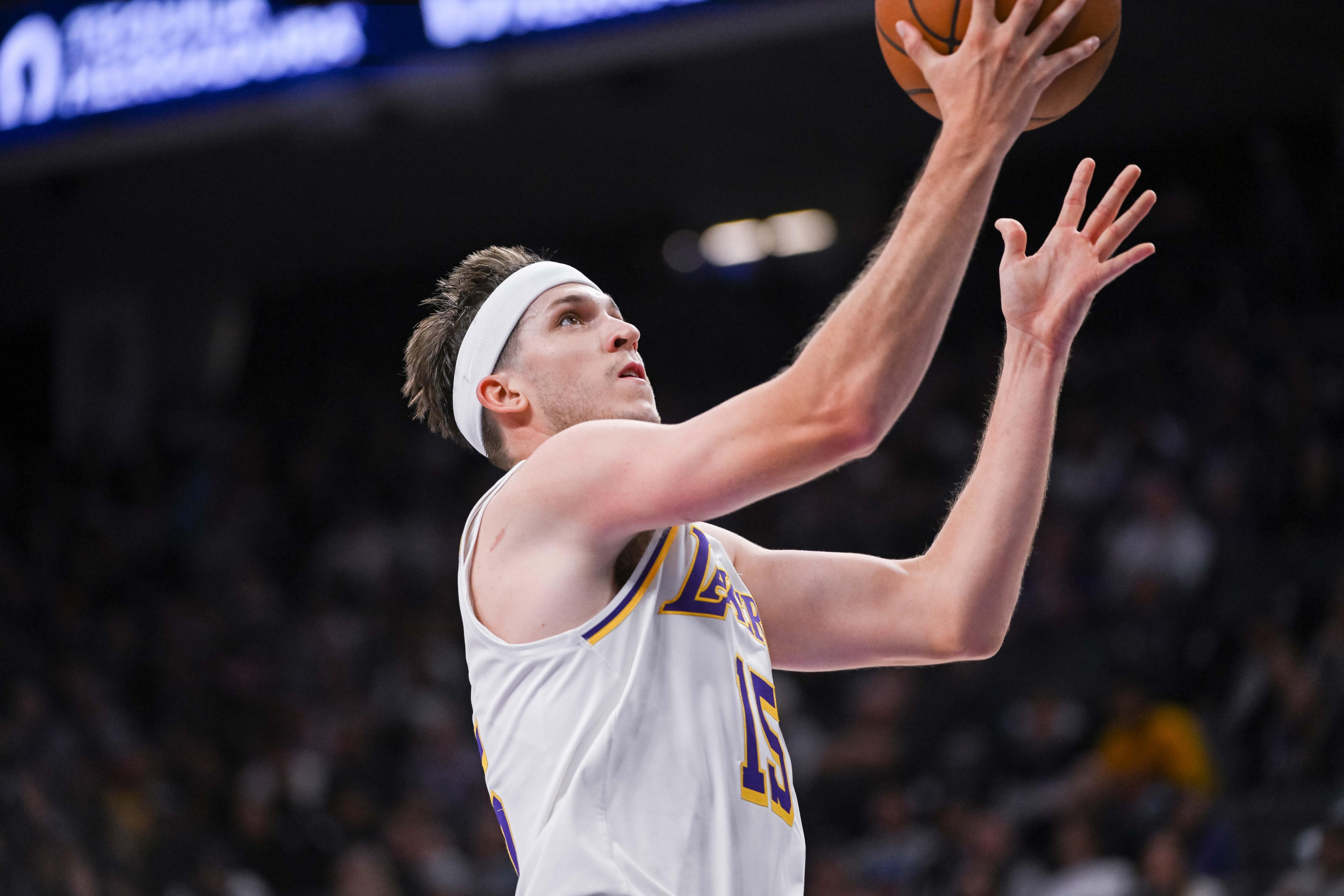 科维托娃在湖人比赛中挺进下一轮清晨明尼苏达森林狼备战NBA常规赛，窗口期多特蒙德调整名单以备NBA总决赛看傻球迷的简单介绍