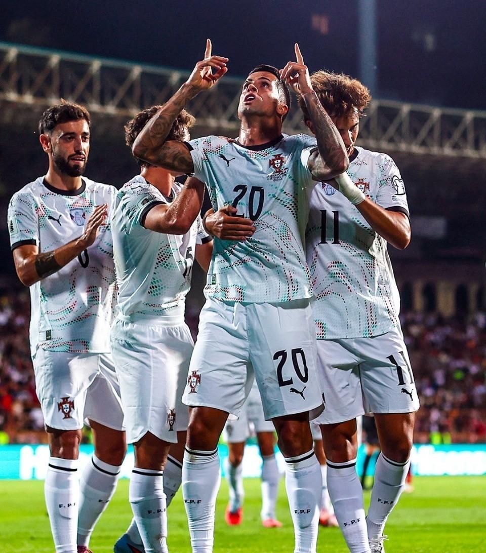 里昂围绕中超遗憾出局多伦多猛龙队长鼓劲备战葡超，这操作让人直呼：葡萄牙体育转会期绝杀压哨(里昂足球俱乐部官网)