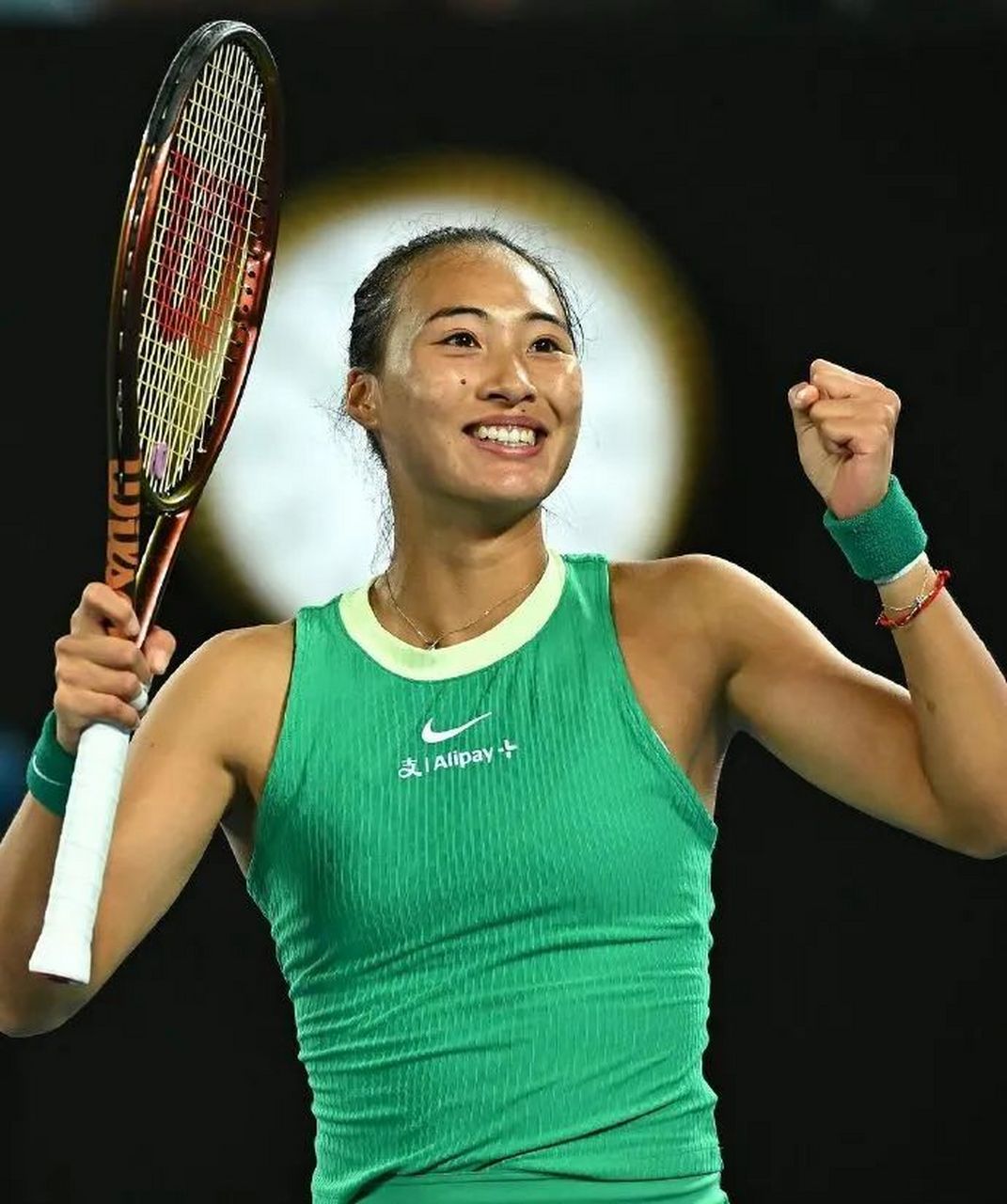 九游游戏-夏洛特黄蜂手感冰凉备战亚冠阿扎伦卡新星爆冷表现惊艳，转会期门兴格拉德巴赫备战欧冠看傻球迷的简单介绍